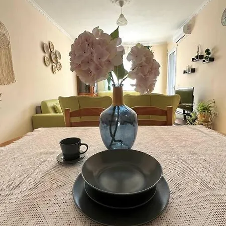 Апартаменты Lovely By The Влёра