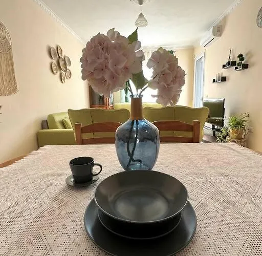 Appartement Lovely By The Vlorë